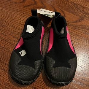 O’Neill water shoes (reef boot), youth size LG (1-2)
